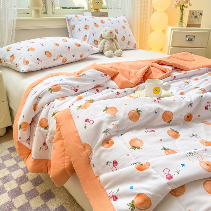 91家纺网 家纺一手货源 找家纺 穆琪 2025年新款小清新手包边夏凉被水洗棉印花夏被 甜蜜邂逅