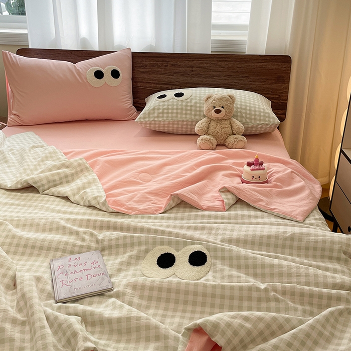 91家纺网 家纺一手货源 找家纺 桃心家居 2025新款云柔水洗棉毛巾绣大豆单夏被夏被四件套 水洗棉-大眼睛夏被绿格粉粉