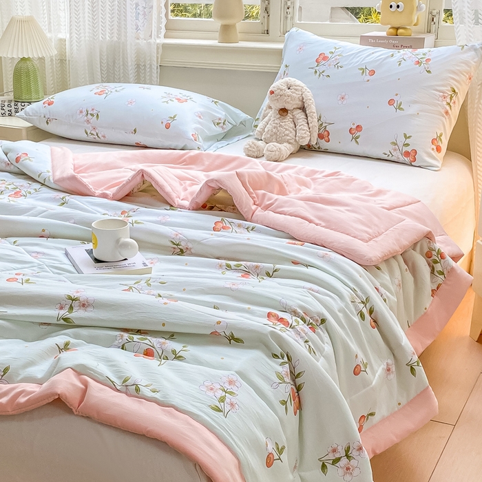 91家纺网 家纺一手货源 找家纺 穆琪 2025年新款小清新手包边夏凉被水洗棉印花夏被 寐色