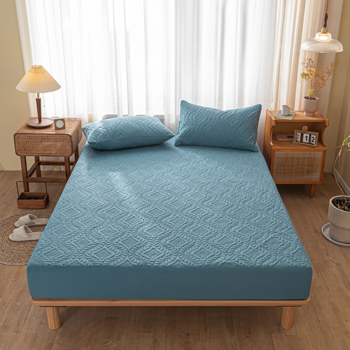 91家纺网 家纺一手货源 找家纺 梵克保罗 2025新款简约纯色水洗棉防水夹棉床笠 宾利蓝