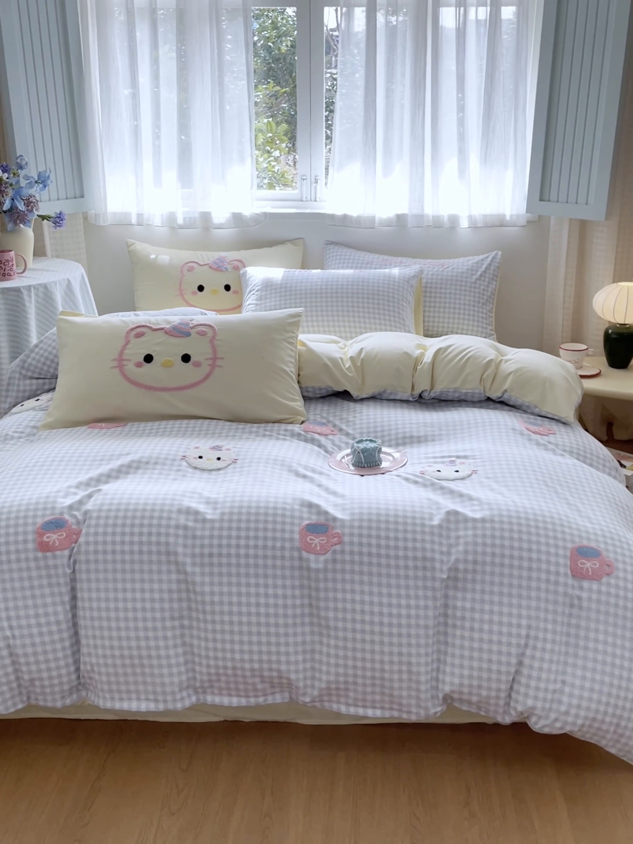 91家纺网 家纺一手货源 找家纺 星座家纺 2025新款水洗棉毛巾绣四件套 笑脸KT 蓝黄