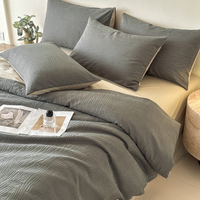 91家纺网 家纺一手货源 找家纺 欣晴家纺 2025新款亲肤水洗棉简约大提花四件套 浅灰+米驼