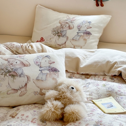 91家纺网 家纺一手货源 找家纺 （总）卡巴伦家纺 2025新款全棉皱皱纱大版卡通数码印花款四件套一