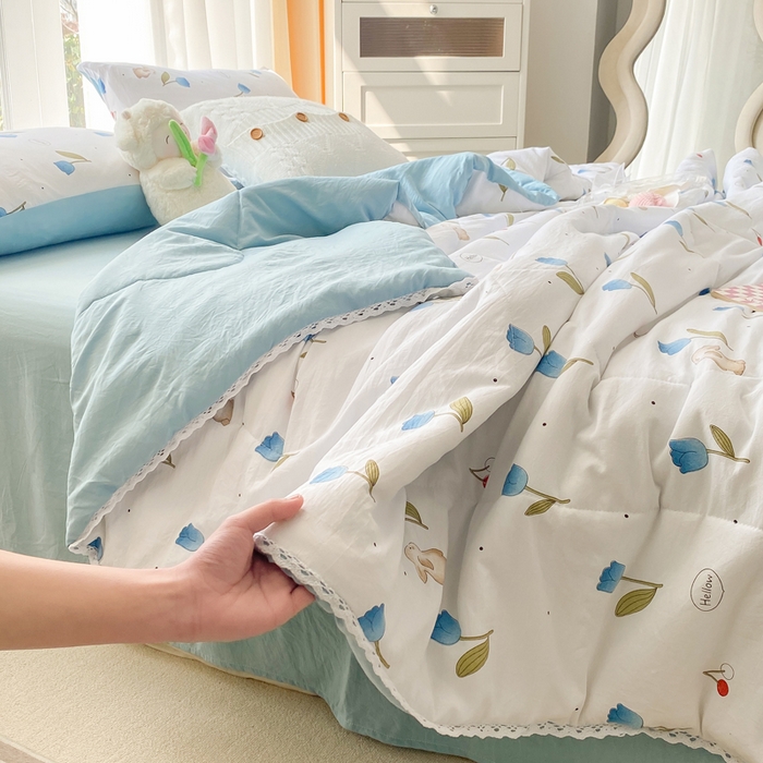 91家纺网 家纺一手货源 找家纺 （总）穆琪 2025新款小花边印花夏被小清新夏凉被