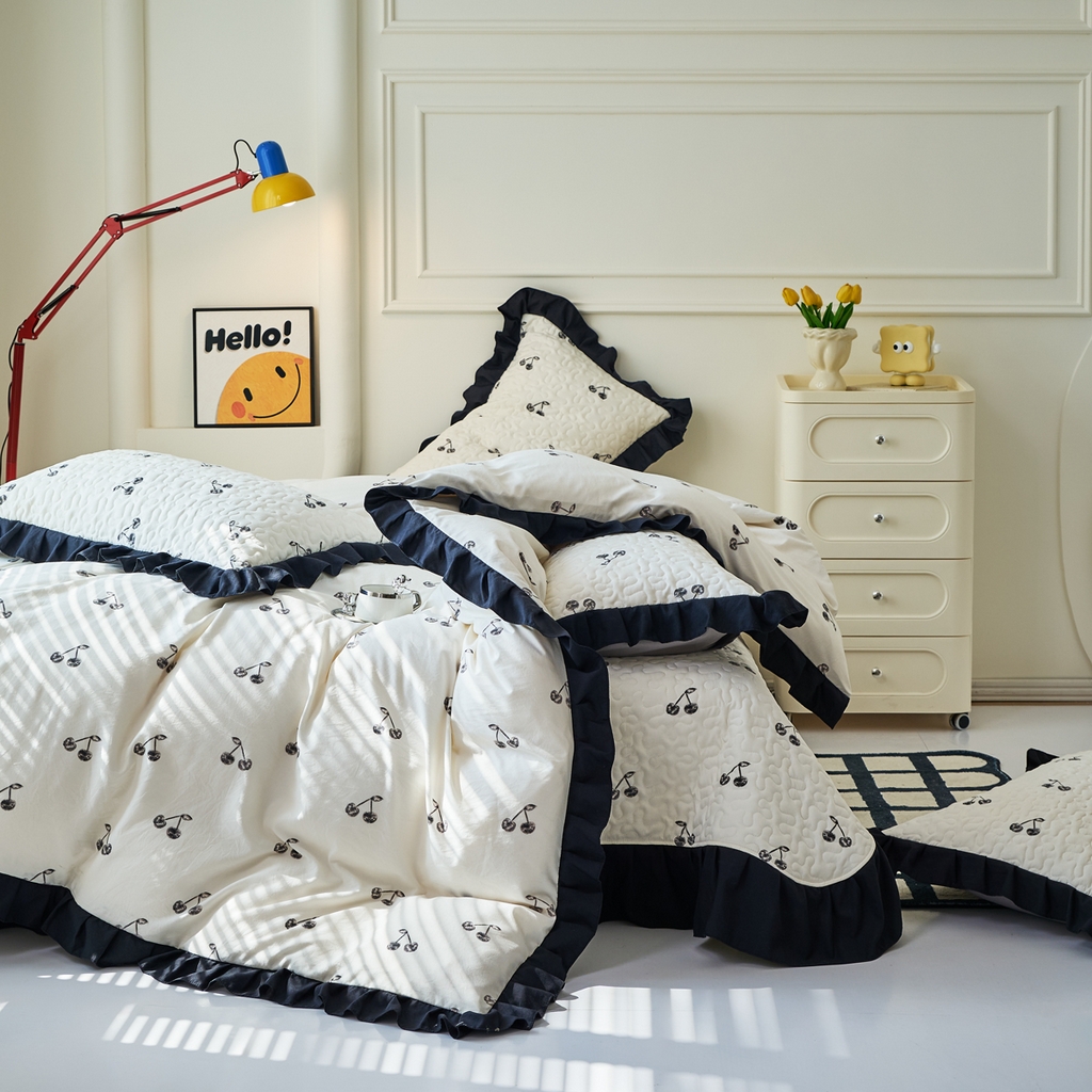 91家纺网 家纺一手货源 找家纺 蝶帕家纺 2025新款法式赫本风韩版花边水洗棉床盖四件套 美味樱桃