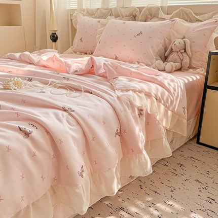 91家纺网 家纺一手货源 找家纺 芯贝儿 2025新款提花针织水洗m双层纱夏被四件套 奶芙兔