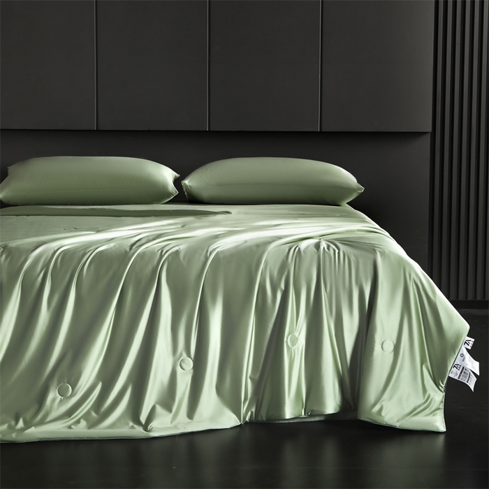 91家纺网 家纺一手货源 找家纺 雯豆家纺 2025夏季新品锦纶+氨纶高档冰丝凉感夏被空调被7A抗菌薄被芯 冰芙绸夏被-橄榄绿