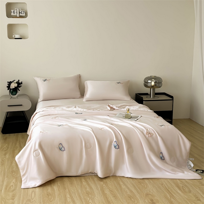 91家纺网 家纺一手货源 找家纺 雯豆家纺 2025夏季新品莱赛尔兰精天丝绣花刺绣夏被空调被四件套冰丝凉感薄被子 蝴蝶系列-星空粉