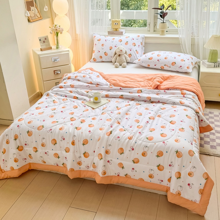 91家纺网 家纺一手货源 找家纺 穆琪 2025年新款小清新手包边夏凉被水洗棉印花夏被 甜蜜邂逅