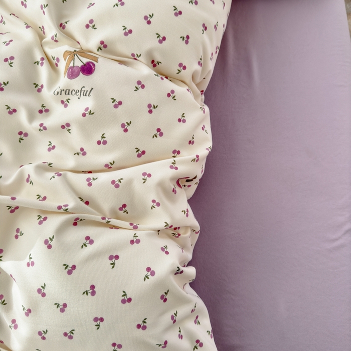 91家纺网 家纺一手货源 找家纺 冕悠家纺 2025新款热款A类高克重针织双层纱四件套系列 （提供买家秀） 紫樱桃