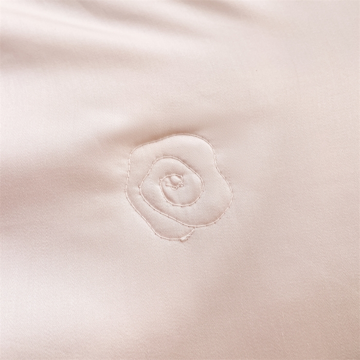 91家纺网 家纺一手货源 找家纺 雯豆家纺 2025夏季新品天丝蕾丝花边款夏被四件套夏天凉感薄被空调被 米娅-浪漫粉