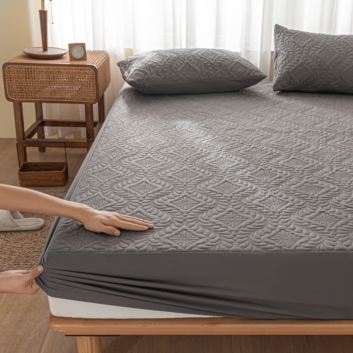 91家纺网 家纺一手货源 找家纺 梵克保罗 2025新款简约纯色水洗棉防水夹棉床笠 绅士灰