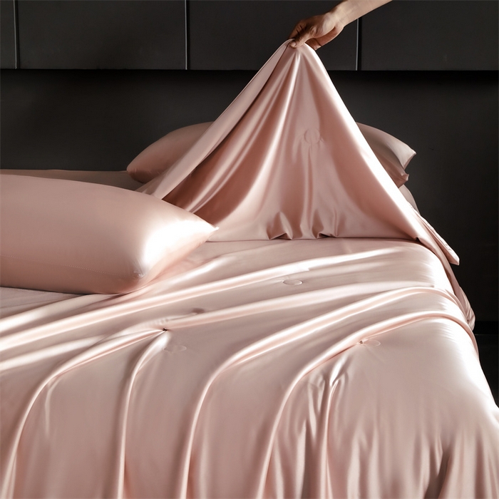 91家纺网 家纺一手货源 找家纺 雯豆家纺 2025夏季新品锦纶+氨纶高档冰丝凉感夏被空调被7A抗菌薄被芯 冰芙绸夏被-玫瑰金