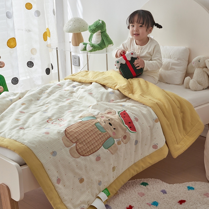 91家纺网 家纺一手货源 找家纺 荷马之梦 2025新款A类全棉双层纱贴布绣大豆儿童夏被轻芯系列 西瓜小熊