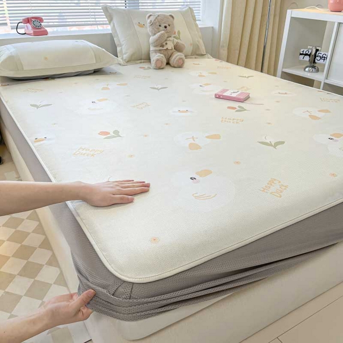 91家纺网 家纺一手货源 找家纺 鑫琪莱家纺 2025新款数码印花加密冰藤凉席三件套 床笠款-快乐丫丫