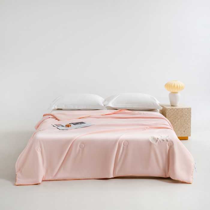 91家纺网 家纺一手货源 找家纺 眠多宝 2025新款奥地利兰精天丝刺绣夏被空调被 晴粉