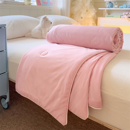 名兮家居2025春夏新款纯色双拼凉感丝夏凉被-场景二 豆沙