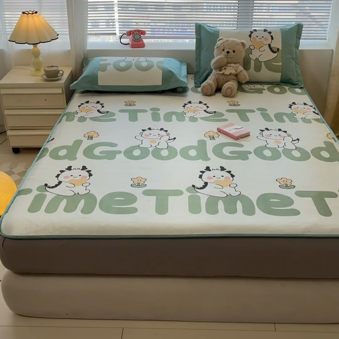 91家纺网 家纺一手货源 找家纺 鑫琪莱家纺 2025新款数码印花加密冰藤凉席三件套 床席款-冰雪童话