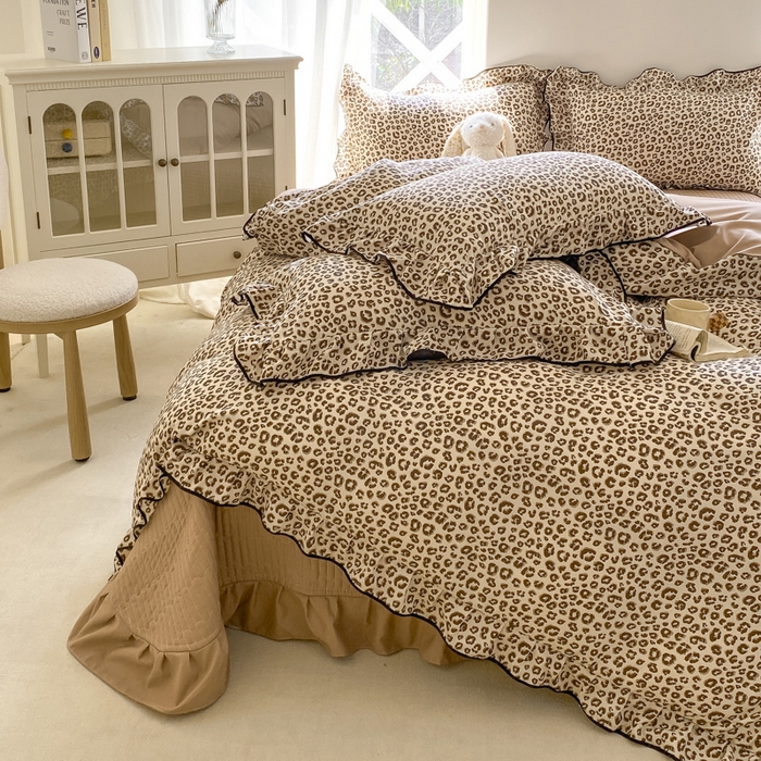 91家纺网 家纺一手货源 找家纺 仟网汇 2025新款赫本针织双层纱床盖四件套 奶咖豹纹