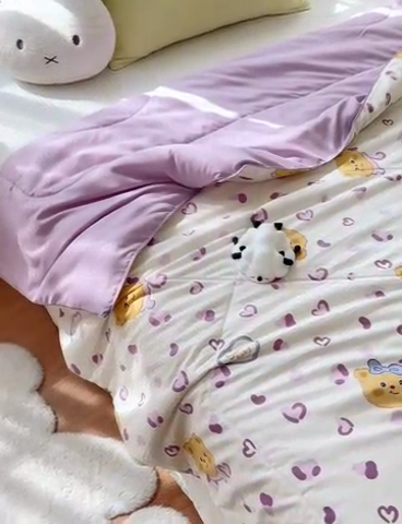 91家纺网 家纺一手货源 找家纺 梦恬佳 2025新款A类水洗皱皱棉夏凉被 甜甜黄油熊