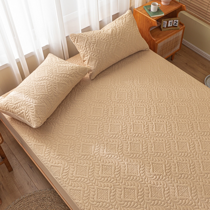 91家纺网 家纺一手货源 找家纺 梵克保罗 2025新款简约纯色水洗棉防水夹棉床笠 浅卡其