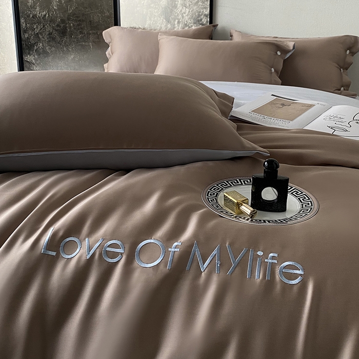 91家纺网 家纺一手货源 找家纺 优悦 2025新款冰丝印花刺绣双拼四件套-漫心 暮山棕