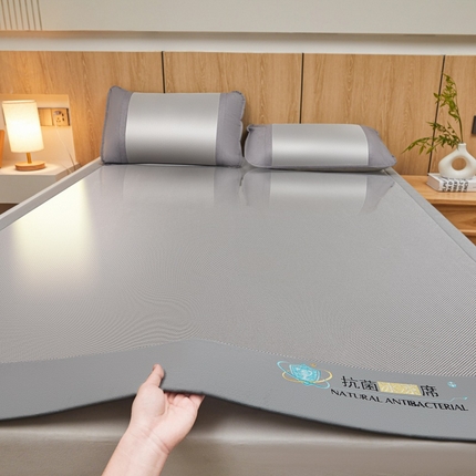 91家纺网 家纺一手货源 找家纺 （总）航途席业 2025新款冰藤席凉席三件套包边抗菌刺绣款冰藤凉席