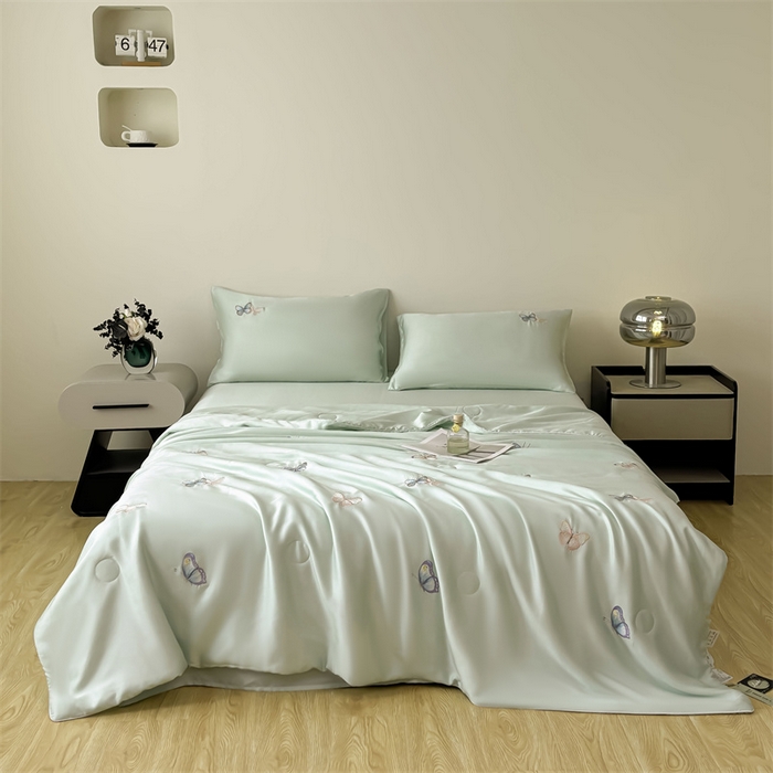 91家纺网 家纺一手货源 找家纺 雯豆家纺 2025夏季新品莱赛尔兰精天丝绣花刺绣夏被空调被四件套冰丝凉感薄被子 蝴蝶系列-抹茶绿