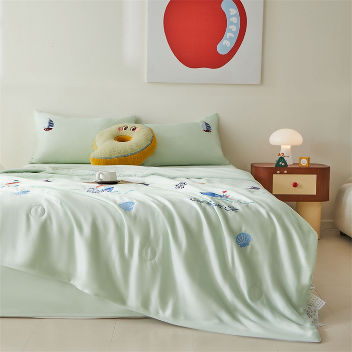 91家纺网 家纺一手货源 找家纺 雯豆家纺 2025夏季新品7A抗菌莱赛尔兰精天丝绣花刺绣夏被空调被四件套凉感被芯 帆船系列-薄荷绿