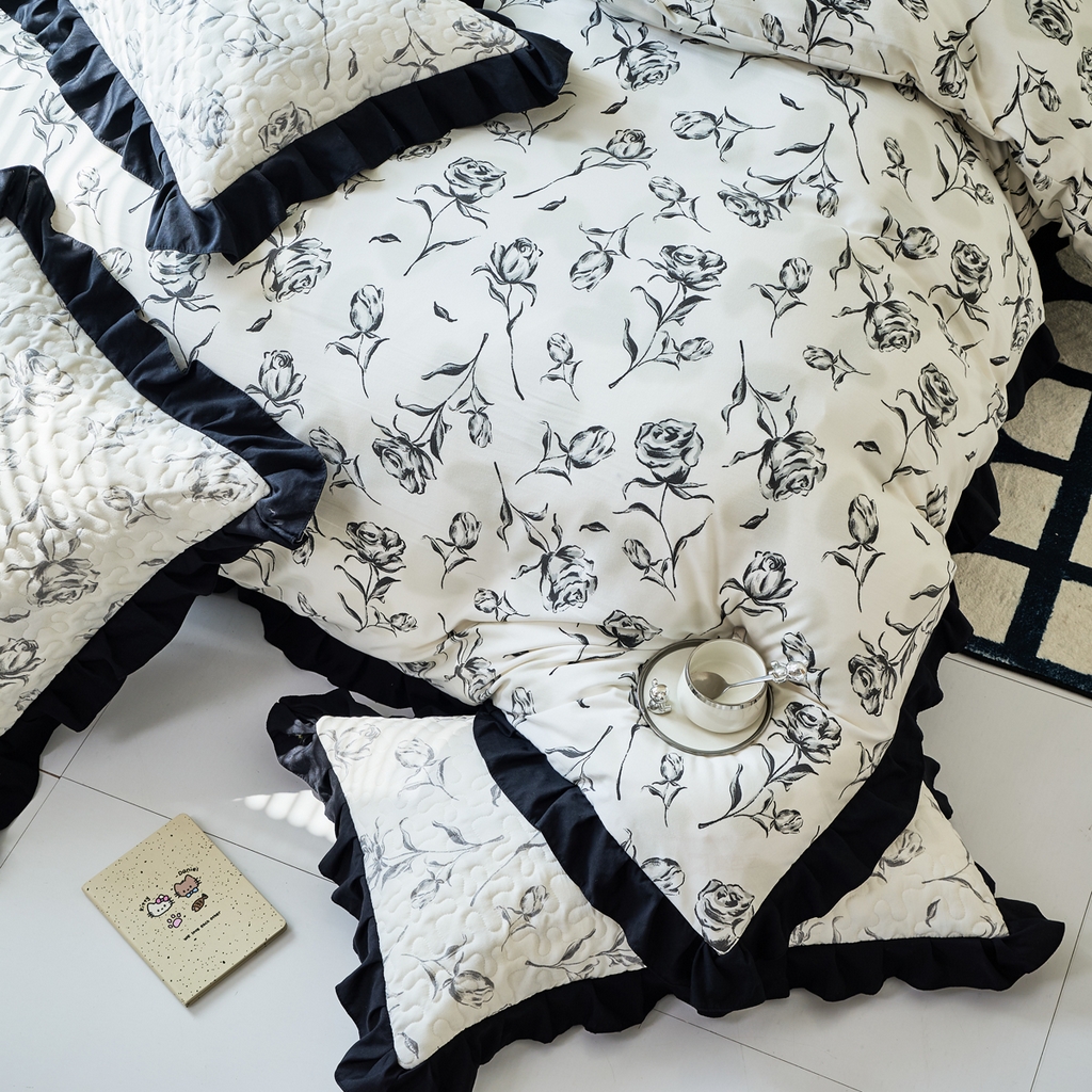 91家纺网 家纺一手货源 找家纺 蝶帕家纺 2025新款法式赫本风韩版花边水洗棉床盖四件套 水墨玫瑰