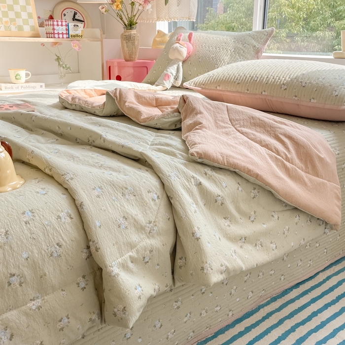 91家纺网 家纺一手货源 找家纺 老帅的工厂店2025新款a类云感双层纱7a抗菌夏被四件套 茶野