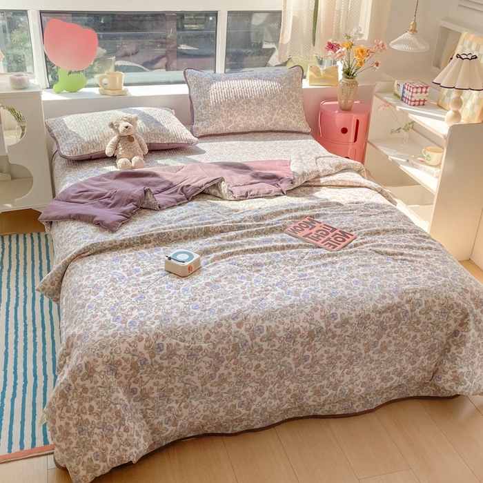 91家纺网 家纺一手货源 找家纺 老帅的工厂店2025新款a类云感双层纱7a抗菌夏被四件套 满园春紫