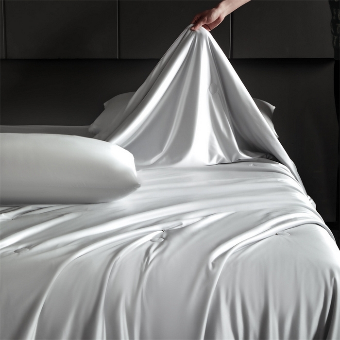 91家纺网 家纺一手货源 找家纺 雯豆家纺 2025夏季新品锦纶+氨纶高档冰丝凉感夏被空调被7A抗菌薄被芯 冰芙绸夏被-月光灰