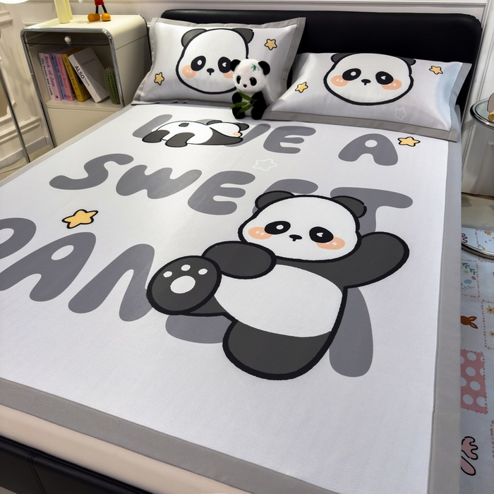 91家纺网 家纺一手货源 找家纺 丝羽坊 2025新款大版印花冰丝凉席冰丝席碳光冰丝凉席-平铺款 功夫熊猫