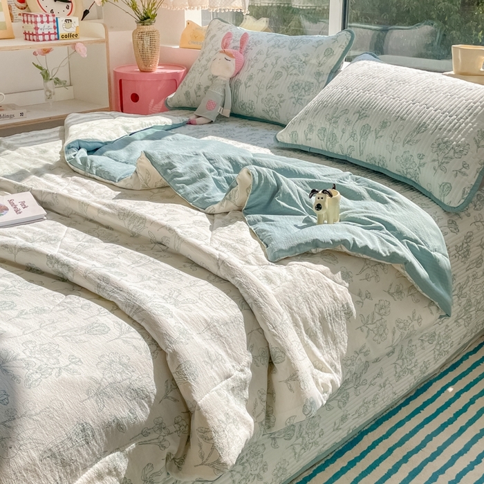 91家纺网 家纺一手货源 找家纺 老帅的工厂店2025新款a类云感双层纱7a抗菌夏被四件套 花开漫漫