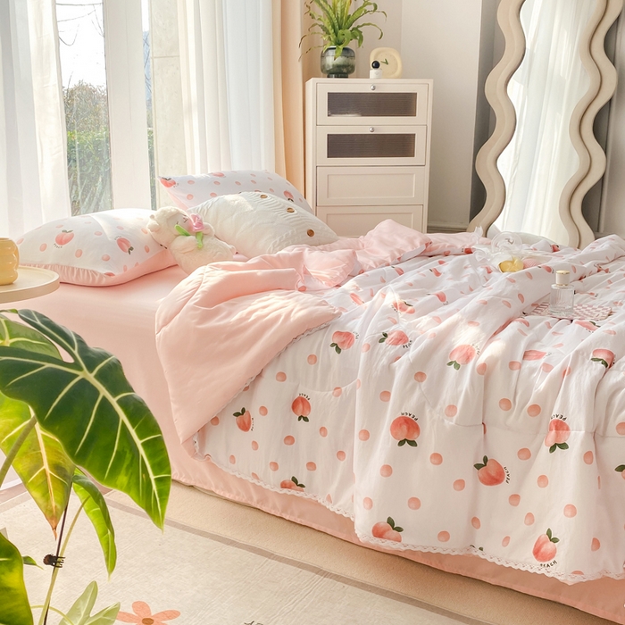 91家纺网 家纺一手货源 找家纺 穆琪 2025新款小花边印花夏被小清新夏凉被 氧气桃桃