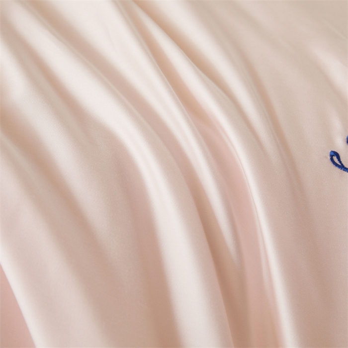 91家纺网 家纺一手货源 找家纺 雯豆家纺 2025夏季新品7A抗菌莱赛尔兰精天丝绣花刺绣夏被空调被四件套凉感被芯 帆船系列-甜杏粉