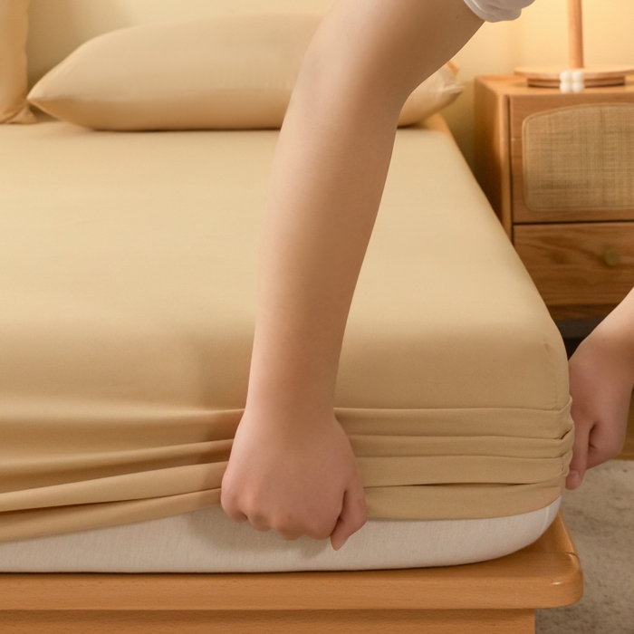 91家纺网 家纺一手货源 找家纺 梵克保罗 2025新款简约纯色亲肤磨毛床笠 卡其