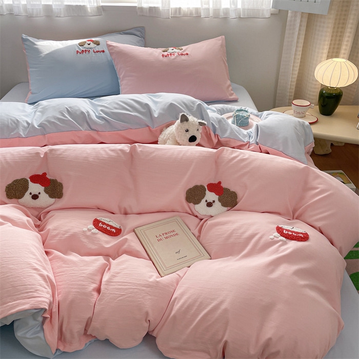 91家纺网 家纺一手货源 找家纺 星座家纺 2025新款水洗棉毛巾绣四件套 红帽小狗 粉蓝