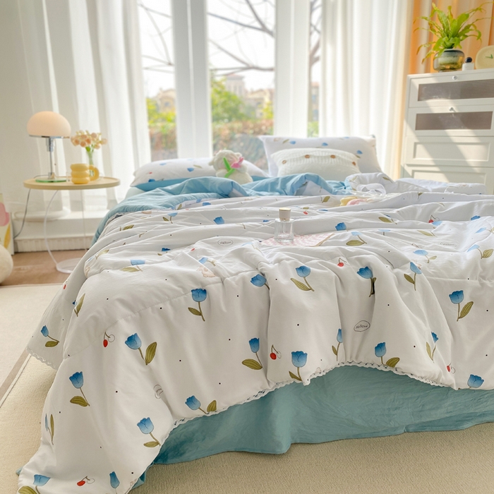 91家纺网 家纺一手货源 找家纺 （总）穆琪 2025新款小花边印花夏被小清新夏凉被