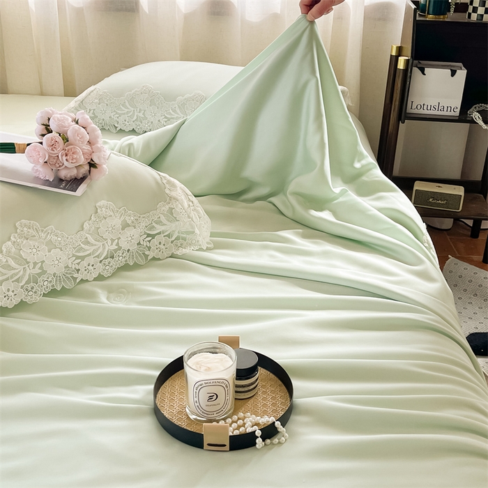 91家纺网 家纺一手货源 找家纺 雯豆家纺 2025夏季新品天丝蕾丝花边款夏被四件套夏天凉感薄被空调被 米娅-山茶绿