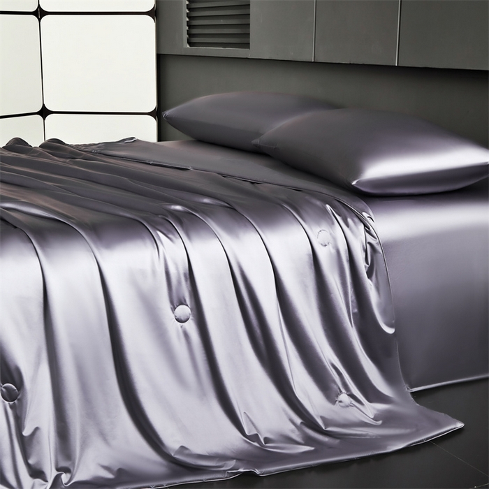 91家纺网 家纺一手货源 找家纺 雯豆家纺 2025夏季新品锦纶+氨纶高档冰丝凉感夏被空调被7A抗菌薄被芯 冰芙绸夏被-暮辰灰