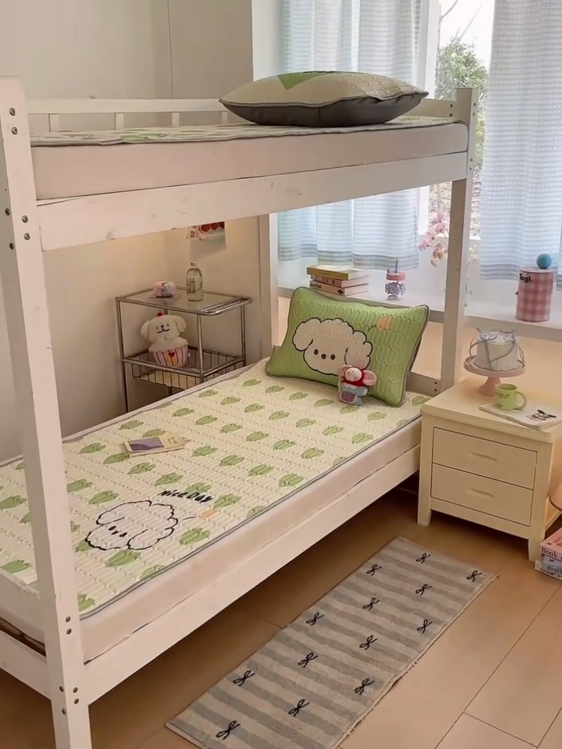 91家纺网 家纺一手货源 找家纺 川悦生活 2025新款大阪宿舍凉感丝凉席 薄荷小汪