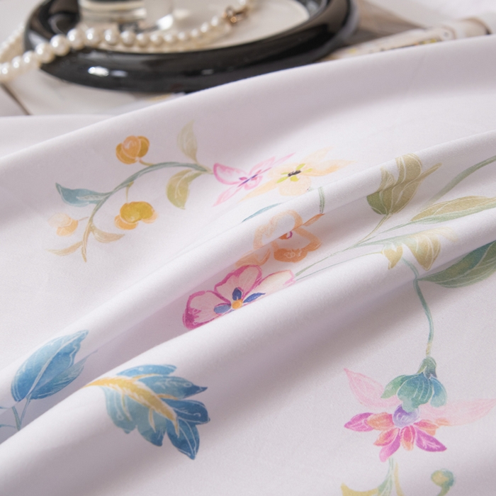 91家纺网 家纺一手货源 找家纺 氧家 2025新款60s贡缎长绒棉数码印花四件套（礼盒装） 爱丽丝