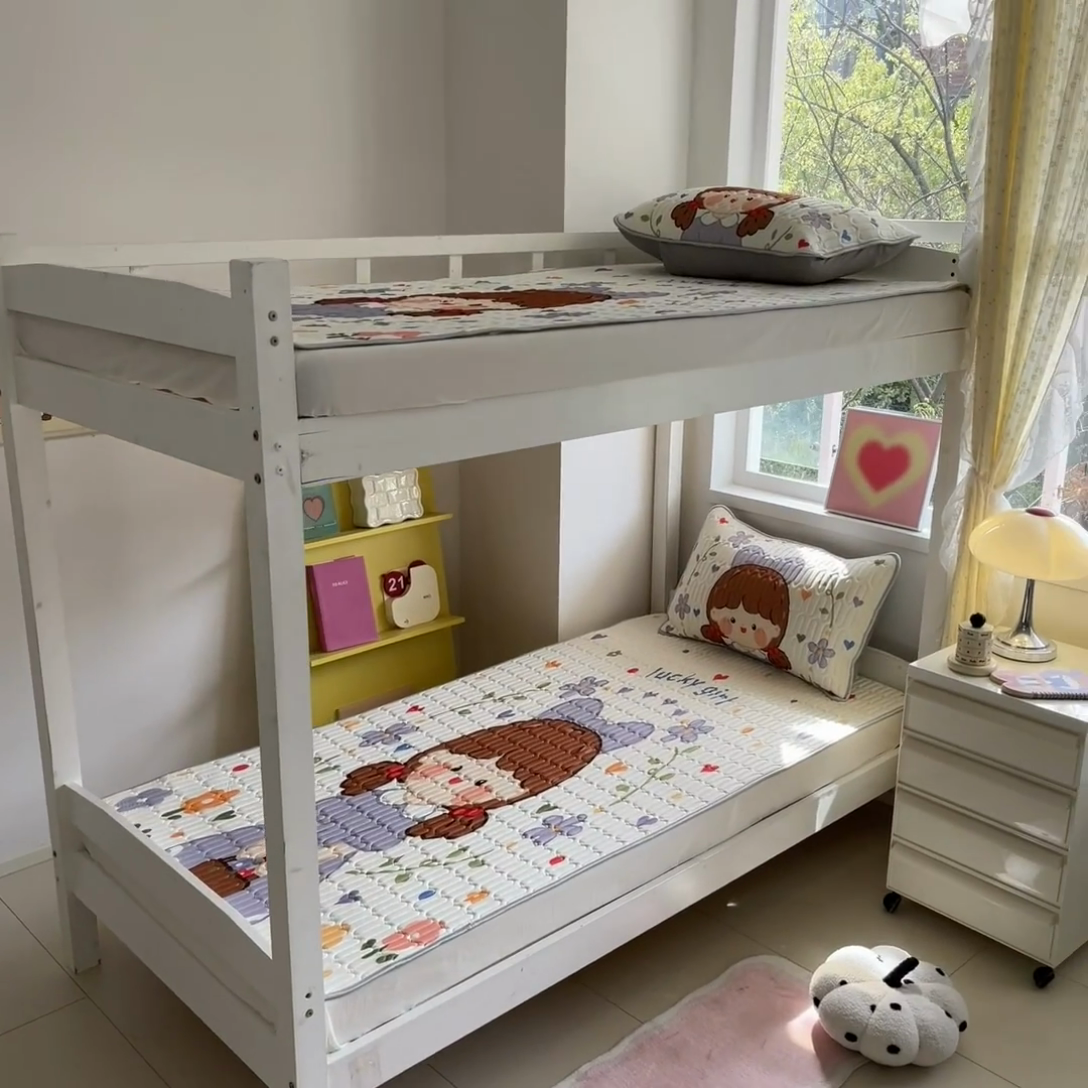 91家纺网 家纺一手货源 找家纺 川悦生活 2025新款大阪宿舍凉感丝凉席 萌萌妹紫兰