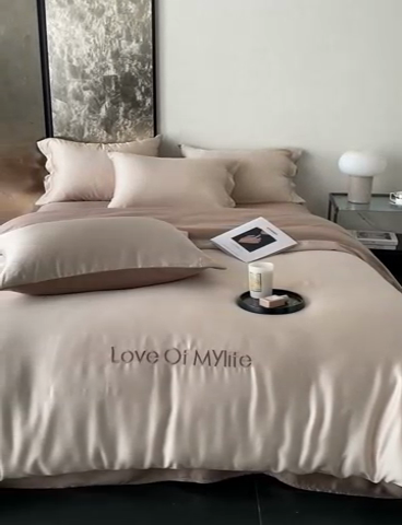 91家纺网 家纺一手货源 找家纺 优悦 2025新款冰丝印花刺绣双拼四件套-漫心 香槟色