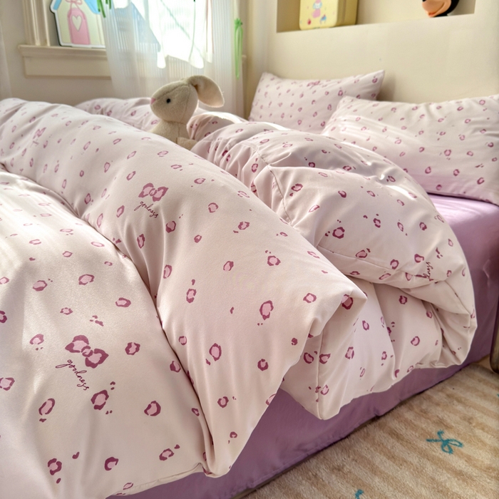 91家纺网 家纺一手货源 找家纺 冕悠家纺 2025新款热款A类高克重针织双层纱四件套系列 （提供买家秀） 豹纹紫