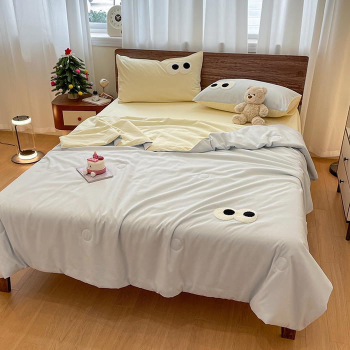 91家纺网 家纺一手货源 找家纺 桃心家居 2025新款云柔水洗棉毛巾绣大豆单夏被夏被四件套 水洗棉-大眼睛夏被海盐奶黄