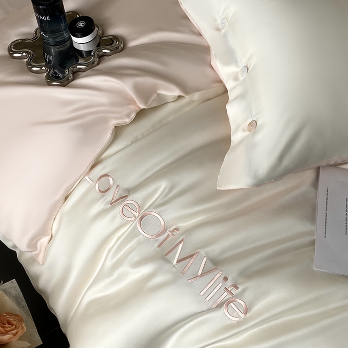 91家纺网 家纺一手货源 找家纺 优悦 2025新款冰丝印花刺绣双拼四件套-漫心 雪山白