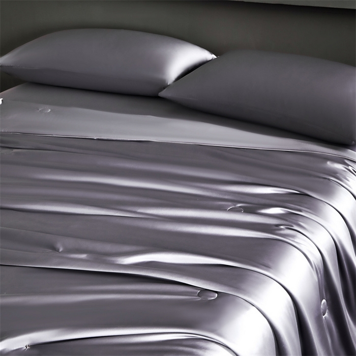 91家纺网 家纺一手货源 找家纺 雯豆家纺 2025夏季新品锦纶+氨纶高档冰丝凉感夏被空调被7A抗菌薄被芯 冰芙绸夏被-暮辰灰